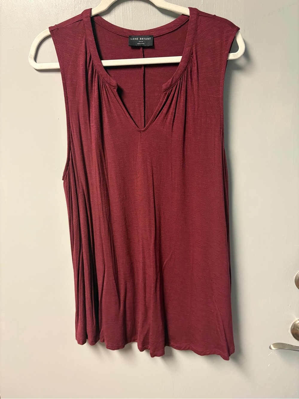 Lane Bryant Sleeveless V-Neck Swing Tank Top in Wine Size 18/20